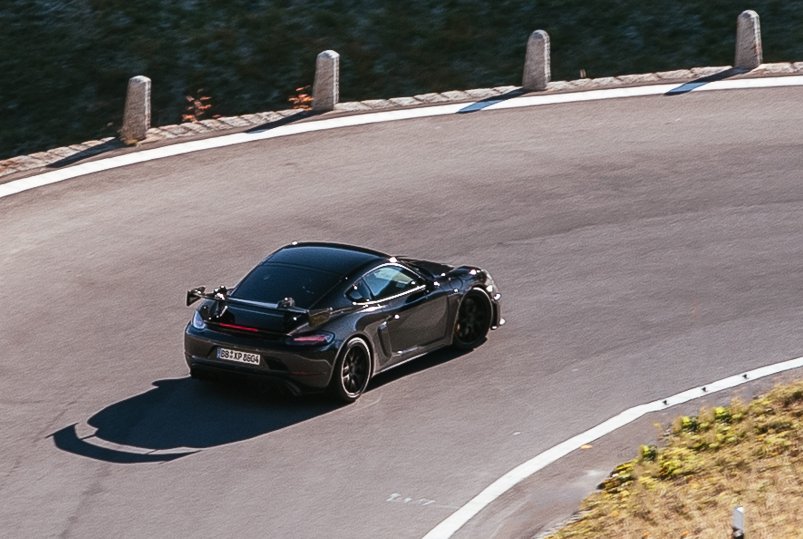 Nagy testvért kap az eddigi legbrutálisabb Porsche Cayman 8