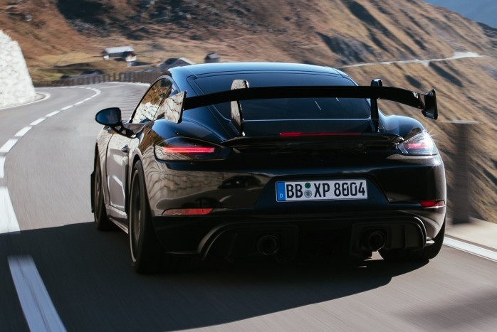 Nagy testvért kap az eddigi legbrutálisabb Porsche Cayman 6