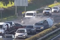 Több sofőr elbambult, kész is volt a tömegbaleset az M5-ösnél 1 Több sofőr elbambult, kész is volt a tömegbaleset az M5-ösnél 1