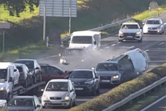 Elképesztő mentés után durva karambol az M1-en