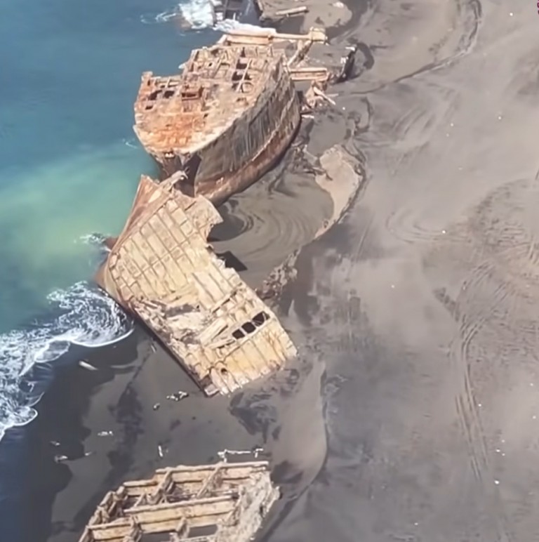 Kitörő vulkán hozta felszínre az elsüllyedt hajókat 2