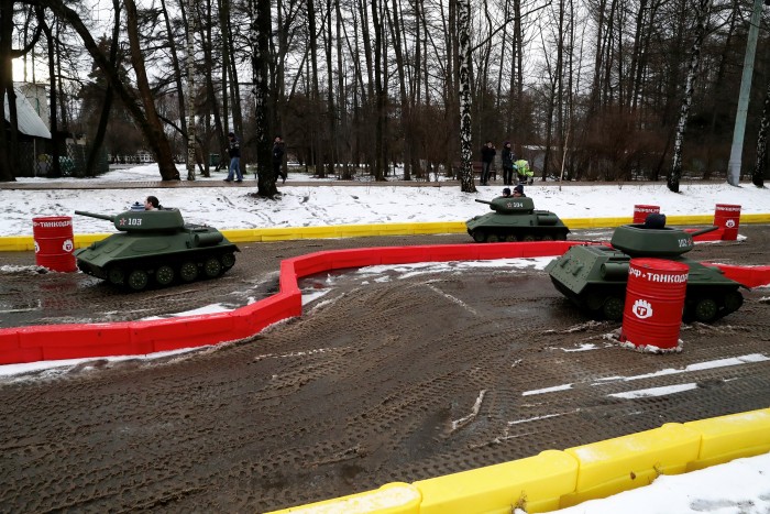 Gyerekeket ültetnek tankokba az oroszok 2