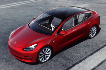 Dupla rekordot döntött a Tesla Európában 