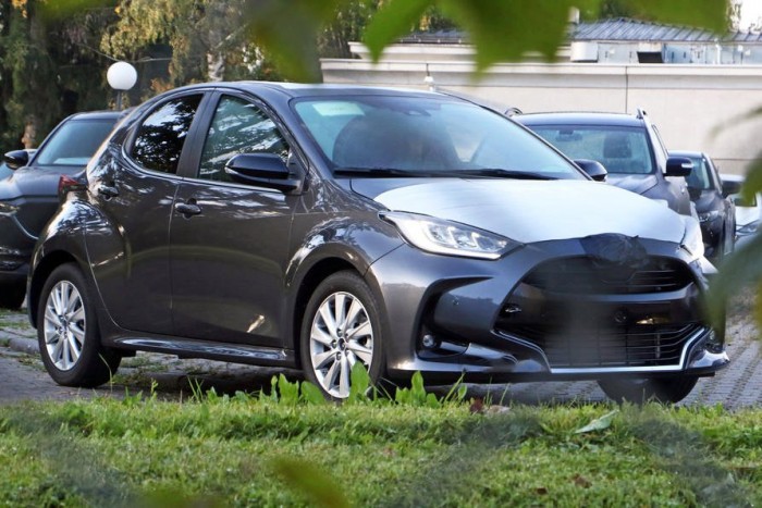 Mazdának álcázza magát a Toyota Yaris 8