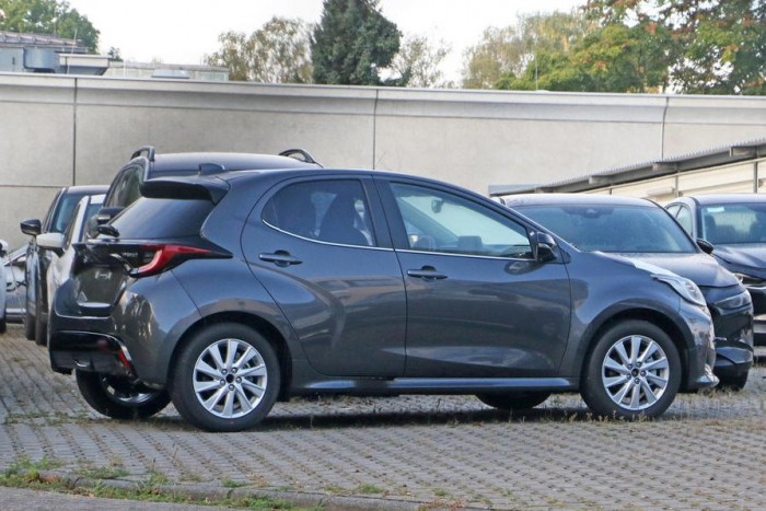 Mazdának álcázza magát a Toyota Yaris 9