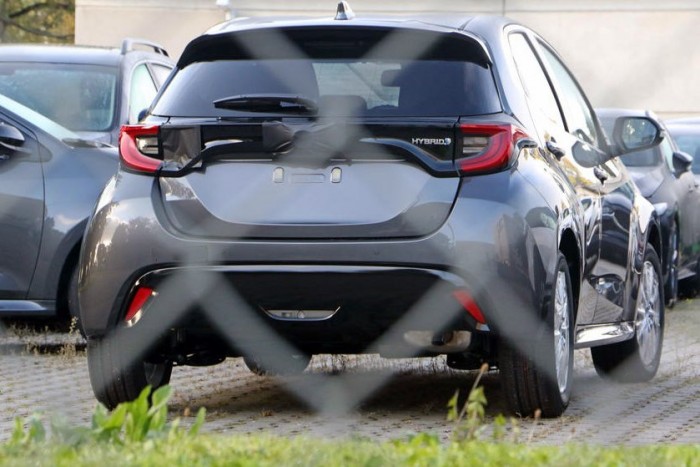 Mazdának álcázza magát a Toyota Yaris 7