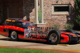 Négy motor, négy hajtott kerék, kétezer lóerő, százszázalékos őrület