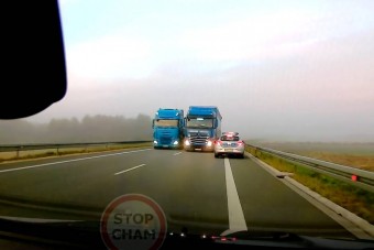 Veszélyesen előzött a kamionos, pont egy rendőr jött szemben