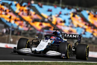 Ismét Mercedes-motor miatt büntetnek az F1-ben