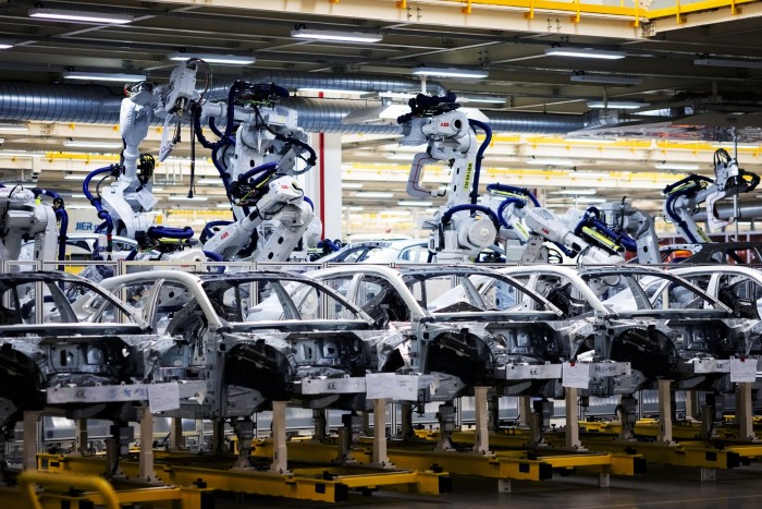 Ez a csinos villanykombi a Volvók távoli rokona 7