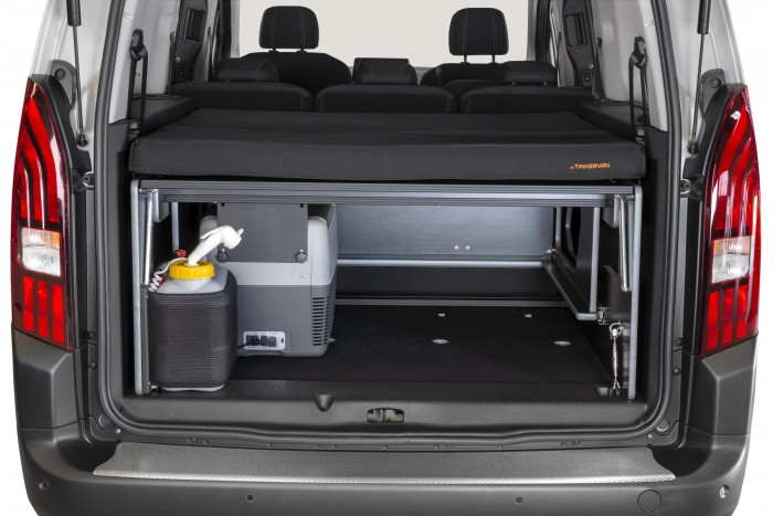 Önjáró acélsátor négy főnek 8