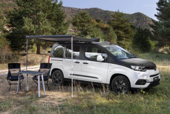 Önjáró acélsátor négy főnek