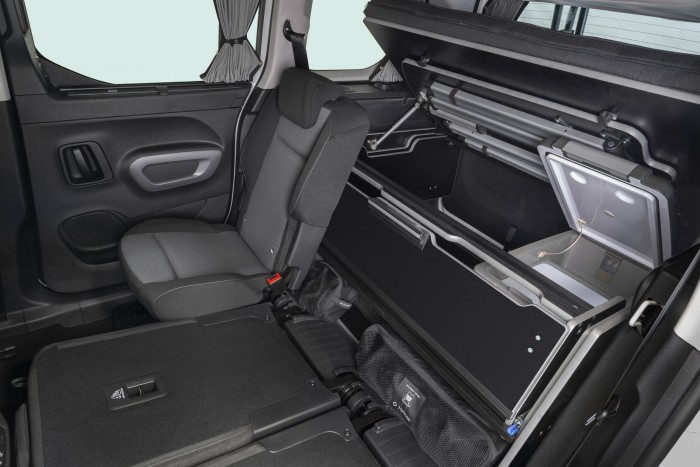 Önjáró acélsátor négy főnek 7