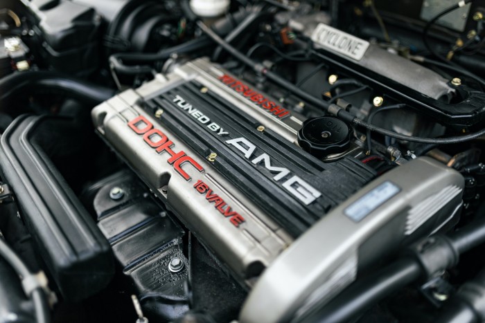 Ezen az átlagos japán autón nem kamu az AMG típusjelzés 7