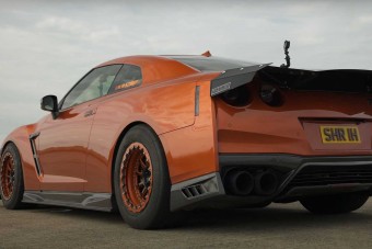 Ennyit számít 950 lóerőnyi plusz teljesítmény a gyorsulásban