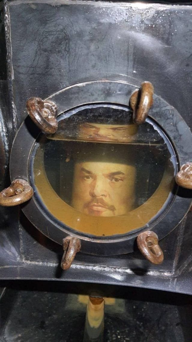 Lenin figyeli a magukon könnyítőket egy ukrán vécében 2