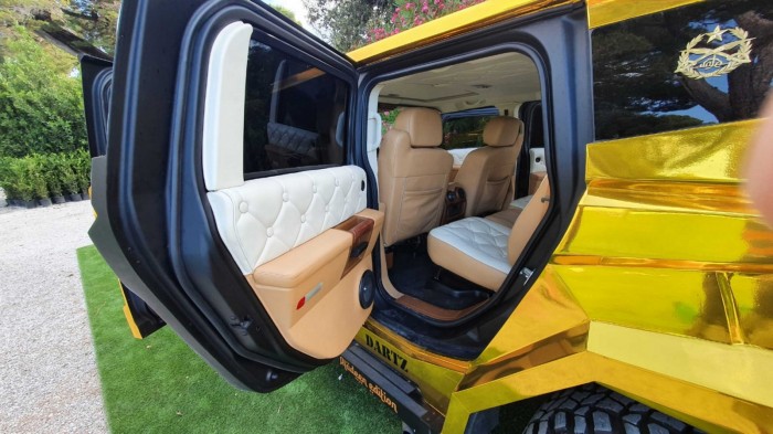 Eladó A diktátor aranyozott terepjárója, amitől rémálmaid lesznek 3 | Vezess Eladó A diktátor aranyozott terepjárója, amitől rémálmaid lesznek 3