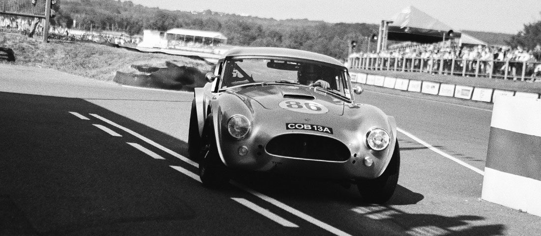 Ezt látja meg egy nő az autóbolondokban