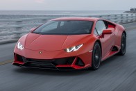 Három szóból bárhová elvisz a Lamborghini 18