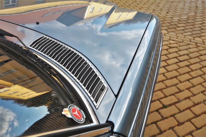 Levett a lábamról, és nem csak a formájával – Mercedes-Benz 230 C, 1978 108 Levett a lábamról, és nem csak a formájával – Mercedes-Benz 230 C, 1978 108