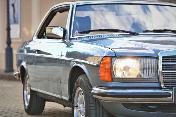 Levett a lábamról, és nem csak a formájával – Mercedes-Benz 230 C, 1978 107 Levett a lábamról, és nem csak a formájával – Mercedes-Benz 230 C, 1978 107