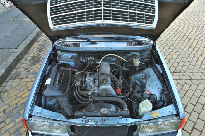 Levett a lábamról, és nem csak a formájával – Mercedes-Benz 230 C, 1978 103 Levett a lábamról, és nem csak a formájával – Mercedes-Benz 230 C, 1978 103