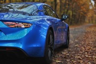 Alpine A110S – Aranylövés 123