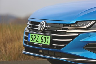 Újabb városban vetettek véget a zöld rendszámos ingyenes parkolásnak