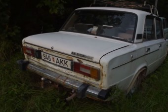 Meglepő, mennyi meló beindítani két, évekig a szabadban hagyott öreg Ladát