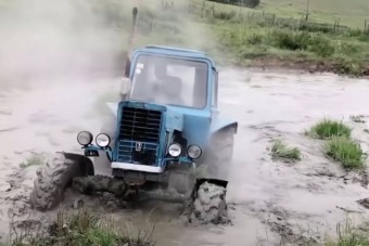 Traktoros, elakadós sárpornó jöhet?