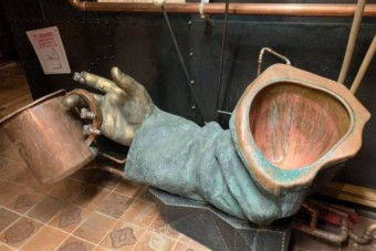 Lenin figyeli a magukon könnyítőket egy ukrán vécében