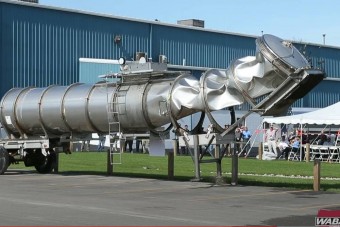 Mint a papír, úgy roppan össze az acéltartály a vákuum erejétől