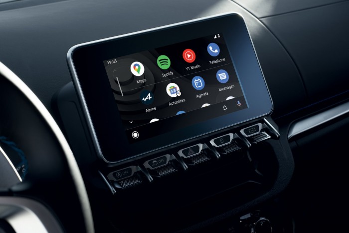 Három autót csinált egyből az Alpine 10