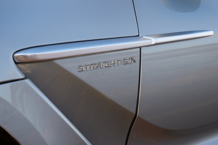 Olcsó belépőverziót kapott az Aston Martin DBX 8