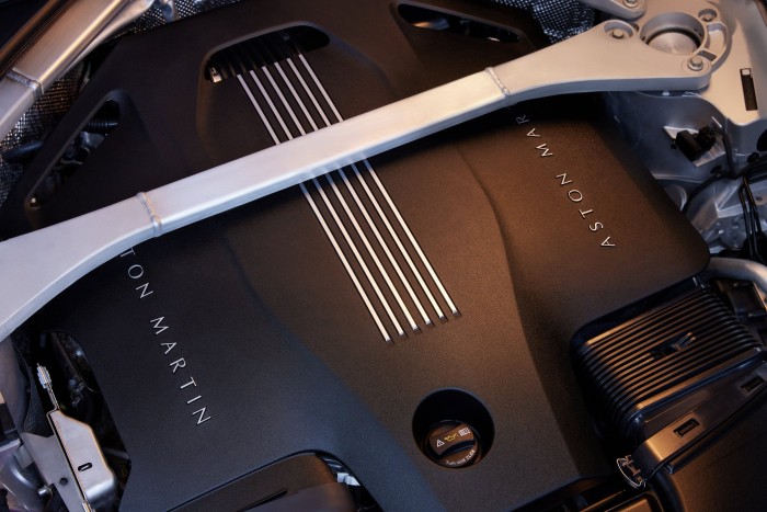 Olcsó belépőverziót kapott az Aston Martin DBX 6