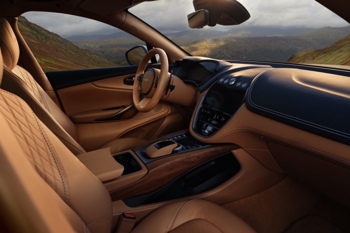 Olcsó belépőverziót kapott az Aston Martin DBX 7