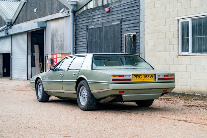 Sportlimuzinból nincs jellegzetesebb a Lagondánál 10