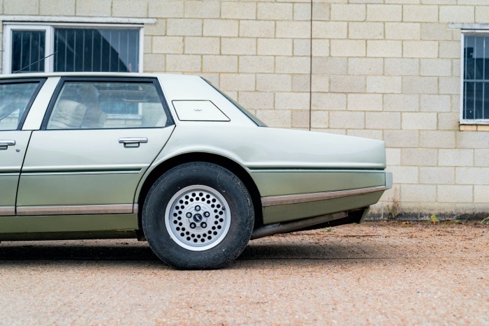 Sportlimuzinból nincs jellegzetesebb a Lagondánál 7