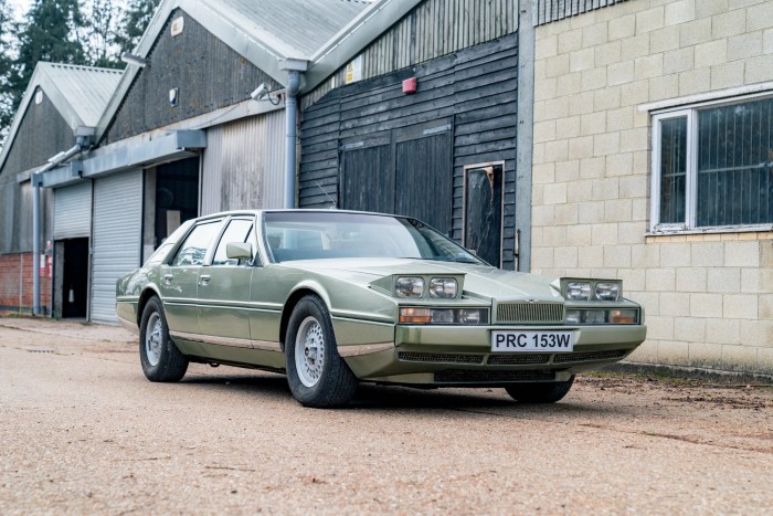 Sportlimuzinból nincs jellegzetesebb a Lagondánál 6