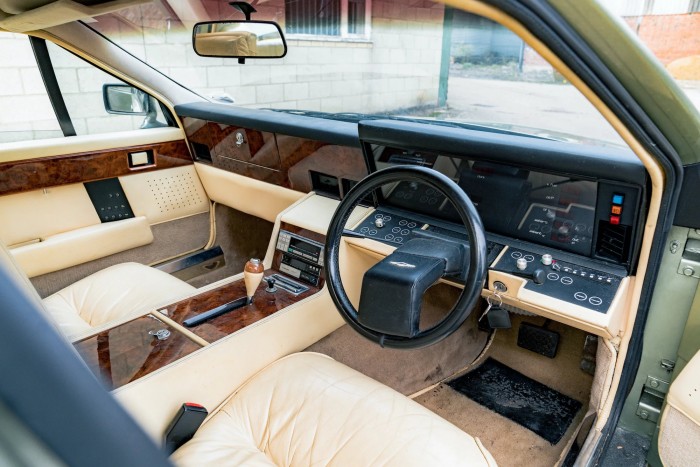 Sportlimuzinból nincs jellegzetesebb a Lagondánál 8