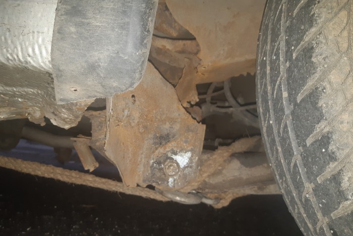 Menthetetlen helyzetben találták a rendőrök ezt az autót