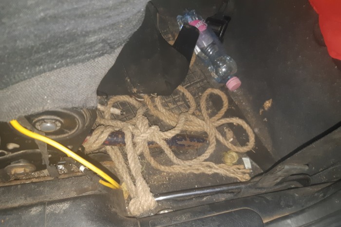 Menthetetlen helyzetben találták a rendőrök ezt az autót 2