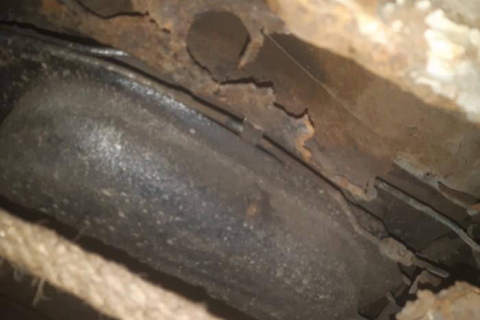 Menthetetlen helyzetben találták a rendőrök ezt az autót 3