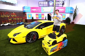 Tízezerért adják a Lamborghinit, egy csavarral