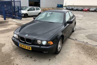 Vajon hány kilométert futott a képeken látható, 300 ezerért kínált BMW?