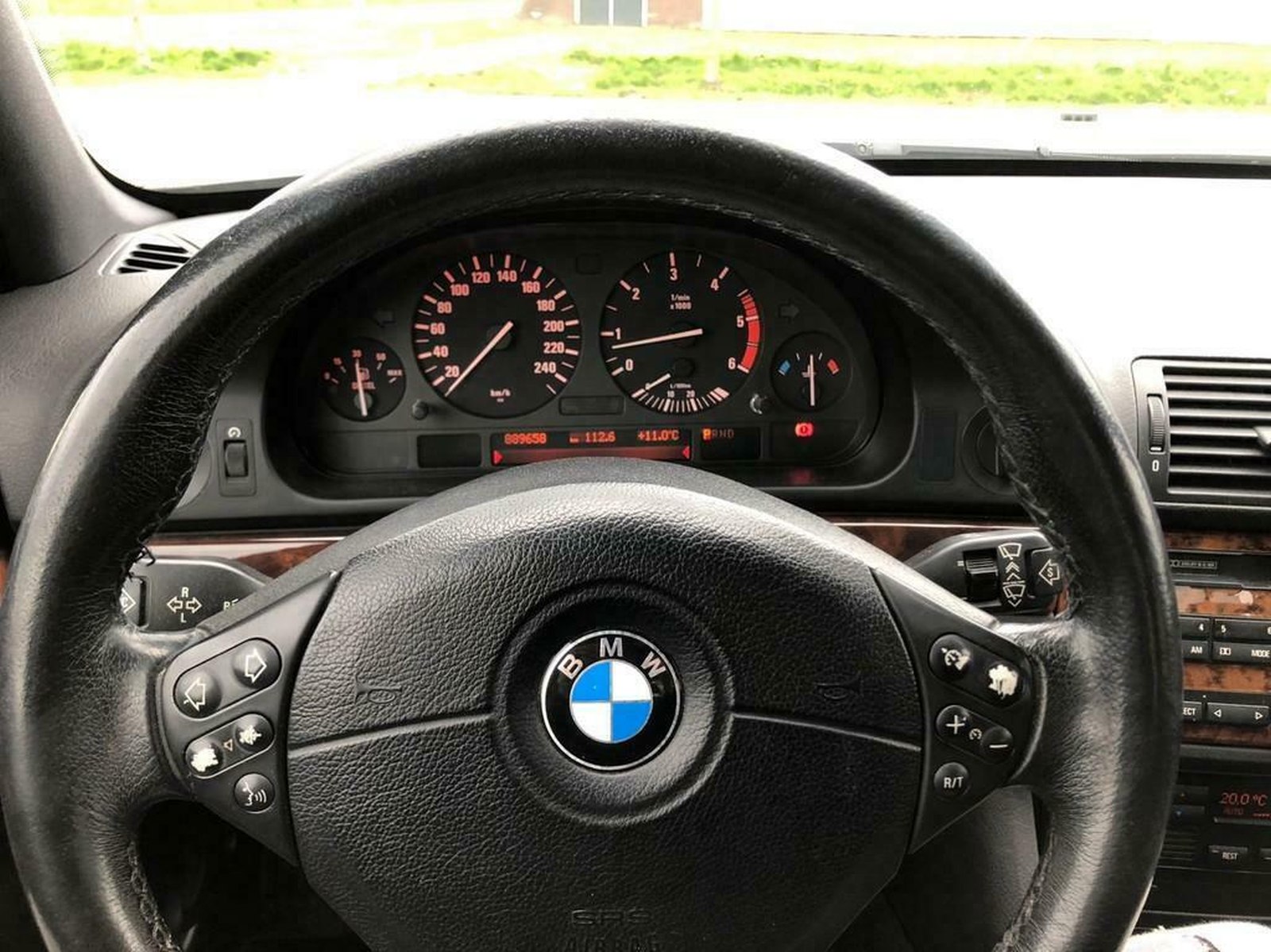 Vajon hány kilométert futott a képeken látható, 300 ezerért kínált BMW? 4