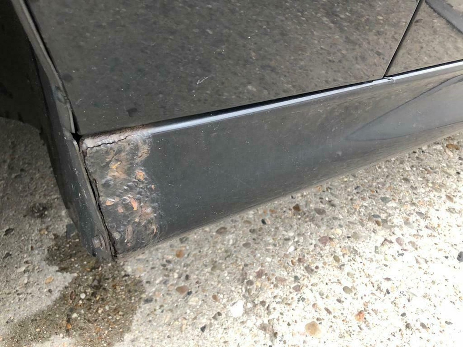 Vajon hány kilométert futott a képeken látható, 300 ezerért kínált BMW? 7