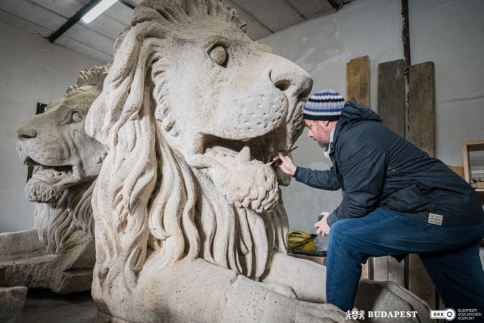 Megmossák a leghíresebb magyar oroszlánokat 3