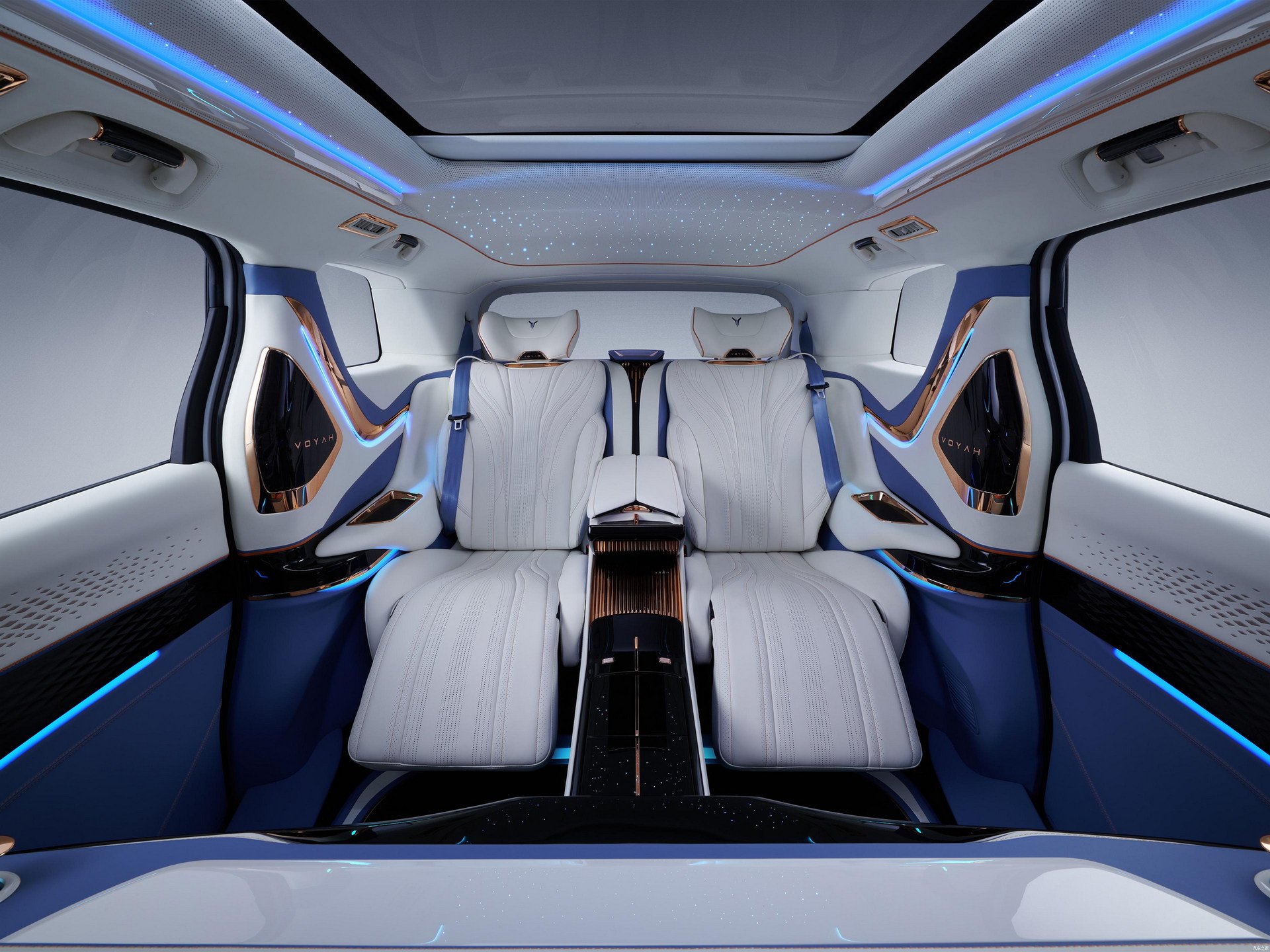 Ez a kínai luxuskisbusz nyerte a gigantikus hűtőrácsok háborúját 4