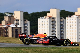 F1: A Red Bull berezelt, simán elúszhat a vb-cím